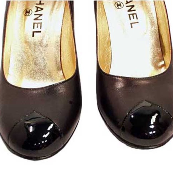 CHANEL PUMPS, Sz 7.5B, HEEL 3 ¼ inch, CHANEL NAME EMBOSSED ON HEEL BACKS, MADE - Picture 12 of 12
